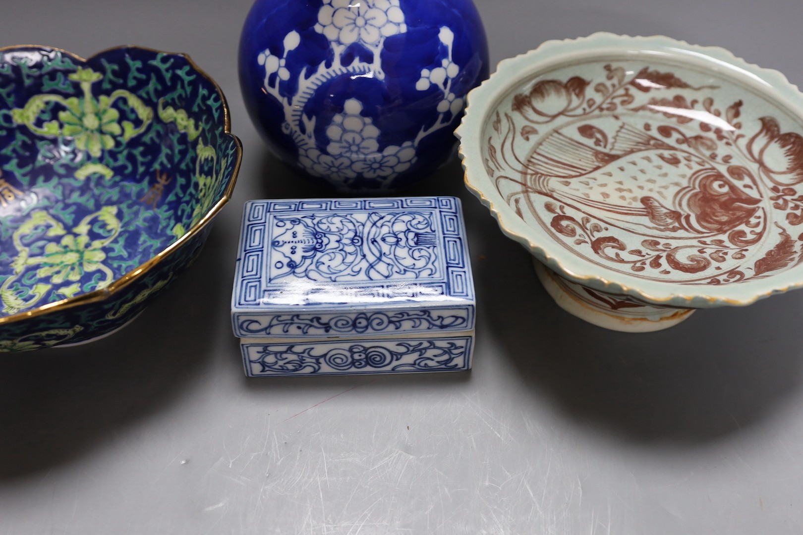 A Chinese blue and white vase, 23 cm high a similar box and two porcelain bowls